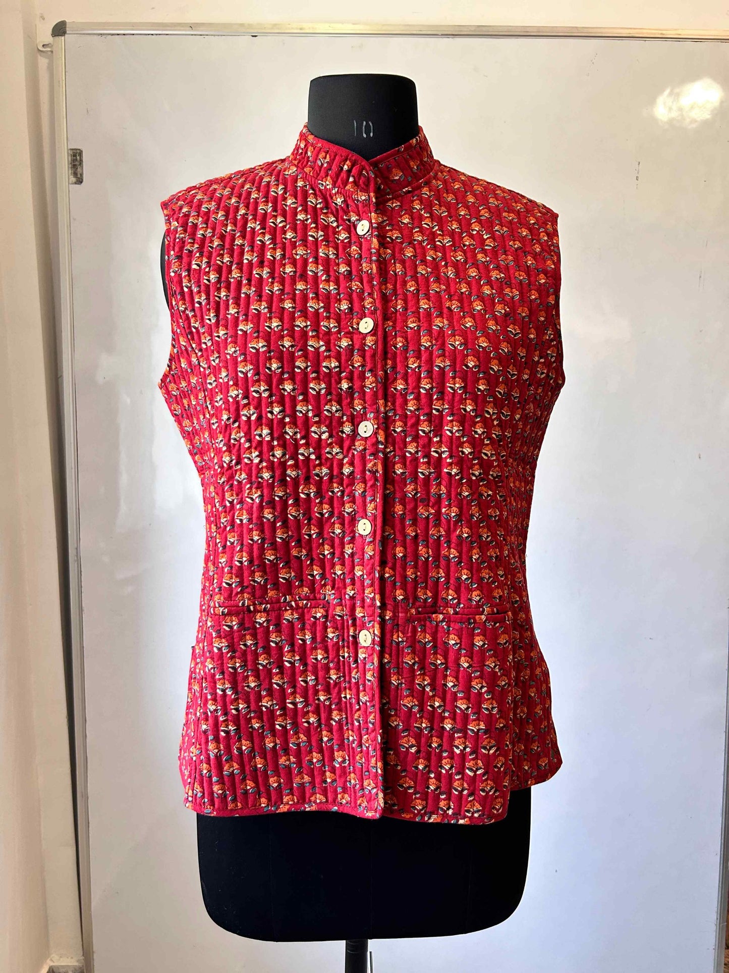 JACKET CUT SLEEVE QUILTED MAROON