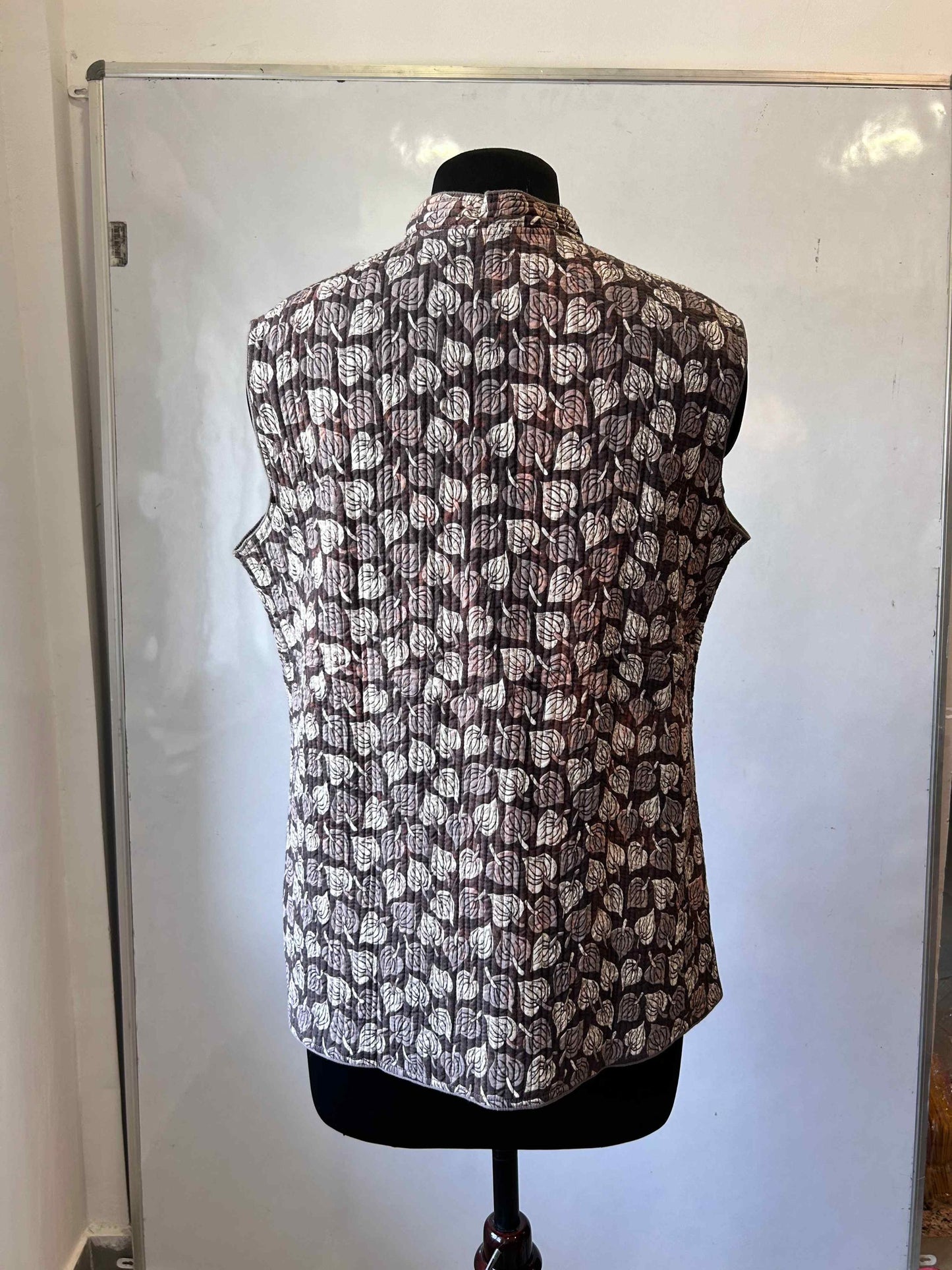 JACKET CUT SLEEVE QUILTED BROWN