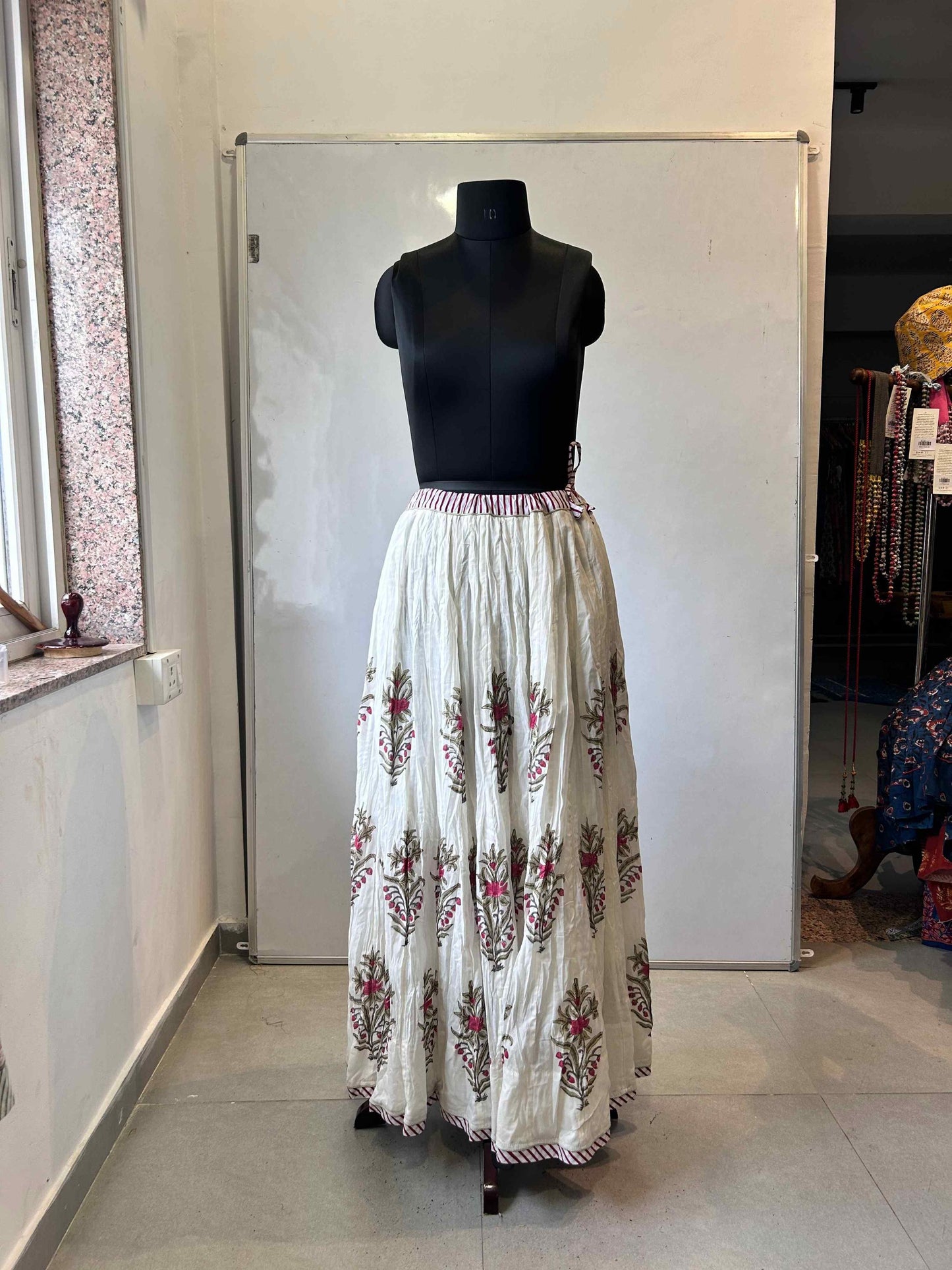 HANDBLOCK PRINTED SKIRT WHITE RED FLORAL